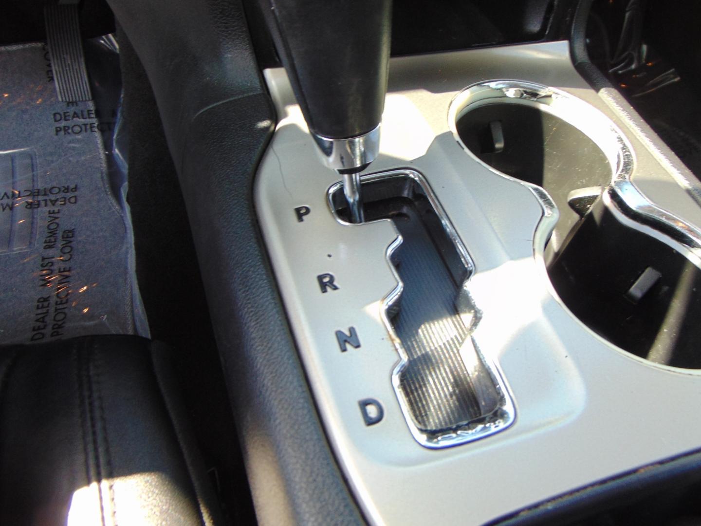 2012 White Jeep Grand Cherokee (1C4RJFAG9CC) with an V6 Flex Fuel 3.6 Liter engine, Automatic, 5-Spd transmission, located at 2105 Dixie Hwy, Louisville, KY, 40210, (502) 772-3333, 38.220932, -85.795441 - Photo#19